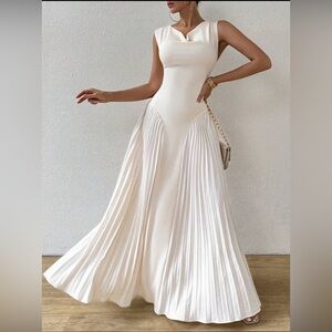 Elegant White Sleeveless Dress